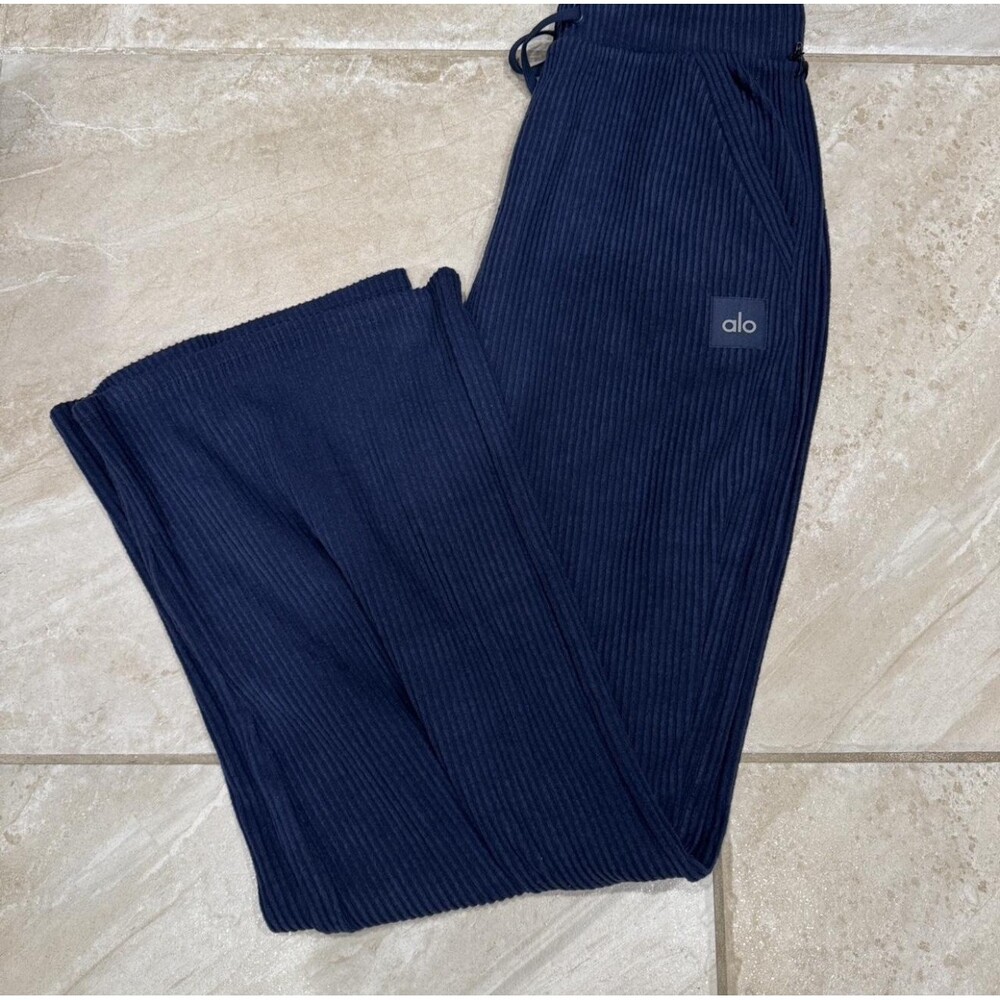 ALO Muse Wide Leg Pant - Navy size small NWT NAVY SOLD OUT!!
